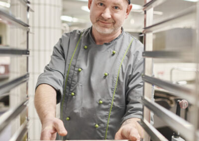 Dussmann situatives Shooting in der Großküche, Kantine, Unternehmensfotografie, Firmenfotografie - Veganuary