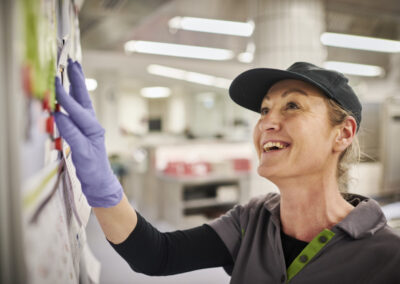 Dussmann situatives Shooting in der Großküche, Kantine, Unternehmensfotografie, Firmenfotografie - Veganuary