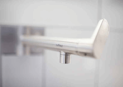 Referenzfoto - Shooting bulthaup - Edelstahlwasserhahn mit bulthaup-Logo