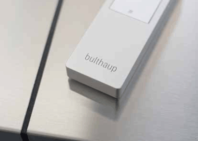 Referenzfoto - Shooting bulthaup - Fernbedienung auf Edelstahlfläche