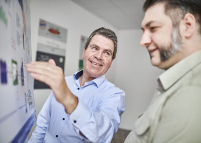 Energiewerkstatt ist ein mittelständisches, inhabergeführtes Unternehmen mit innovativen Produkten für die dezentrale Energieversorgung nach dem Prinzip der Kraft-Wärme-Kopplung. Die gleichzeitige Erzeugung von Wärme und Strom in einer kompakten, bediener- und wartungsfreundlichen Einheit sind unser Anspruch und Leitfaden. Dies setzen wir seit 1987 um und sind somit einer der ersten Anbieter dieser ressourcen- und klimaschonenden Technologie in Deutschland. Blockheizkraftwerke von Energiewerkstatt markieren seit Jahren den aktuellen technischen Stand und bewähren sich tagtäglich in kommunalen Einrichtungen, Hotels, Krankenhäuser, Seniorenheimen – überall dort, wo Wärme und Strom benötigt und wirtschaftlich erzeugt werden muss.