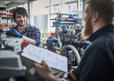 Energiewerkstatt ist ein mittelständisches, inhabergeführtes Unternehmen mit innovativen Produkten für die dezentrale Energieversorgung nach dem Prinzip der Kraft-Wärme-Kopplung. Die gleichzeitige Erzeugung von Wärme und Strom in einer kompakten, bediener- und wartungsfreundlichen Einheit sind unser Anspruch und Leitfaden. Dies setzen wir seit 1987 um und sind somit einer der ersten Anbieter dieser ressourcen- und klimaschonenden Technologie in Deutschland. Blockheizkraftwerke von Energiewerkstatt markieren seit Jahren den aktuellen technischen Stand und bewähren sich tagtäglich in kommunalen Einrichtungen, Hotels, Krankenhäuser, Seniorenheimen – überall dort, wo Wärme und Strom benötigt und wirtschaftlich erzeugt werden muss.
