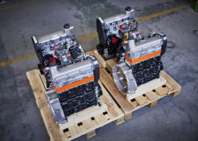 Energiewerkstatt ist ein mittelständisches, inhabergeführtes Unternehmen mit innovativen Produkten für die dezentrale Energieversorgung nach dem Prinzip der Kraft-Wärme-Kopplung. Die gleichzeitige Erzeugung von Wärme und Strom in einer kompakten, bediener- und wartungsfreundlichen Einheit sind unser Anspruch und Leitfaden. Dies setzen wir seit 1987 um und sind somit einer der ersten Anbieter dieser ressourcen- und klimaschonenden Technologie in Deutschland. Blockheizkraftwerke von Energiewerkstatt markieren seit Jahren den aktuellen technischen Stand und bewähren sich tagtäglich in kommunalen Einrichtungen, Hotels, Krankenhäuser, Seniorenheimen – überall dort, wo Wärme und Strom benötigt und wirtschaftlich erzeugt werden muss.