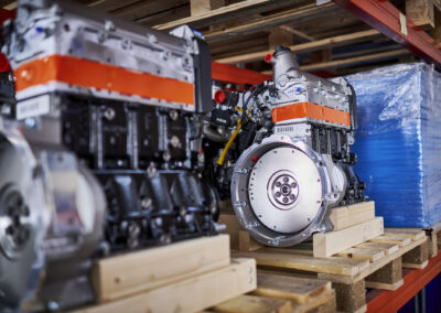 Energiewerkstatt ist ein mittelständisches, inhabergeführtes Unternehmen mit innovativen Produkten für die dezentrale Energieversorgung nach dem Prinzip der Kraft-Wärme-Kopplung. Die gleichzeitige Erzeugung von Wärme und Strom in einer kompakten, bediener- und wartungsfreundlichen Einheit sind unser Anspruch und Leitfaden. Dies setzen wir seit 1987 um und sind somit einer der ersten Anbieter dieser ressourcen- und klimaschonenden Technologie in Deutschland. Blockheizkraftwerke von Energiewerkstatt markieren seit Jahren den aktuellen technischen Stand und bewähren sich tagtäglich in kommunalen Einrichtungen, Hotels, Krankenhäuser, Seniorenheimen – überall dort, wo Wärme und Strom benötigt und wirtschaftlich erzeugt werden muss.