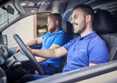 Energiewerkstatt ist ein mittelständisches, inhabergeführtes Unternehmen mit innovativen Produkten für die dezentrale Energieversorgung nach dem Prinzip der Kraft-Wärme-Kopplung. Die gleichzeitige Erzeugung von Wärme und Strom in einer kompakten, bediener- und wartungsfreundlichen Einheit sind unser Anspruch und Leitfaden. Dies setzen wir seit 1987 um und sind somit einer der ersten Anbieter dieser ressourcen- und klimaschonenden Technologie in Deutschland. Blockheizkraftwerke von Energiewerkstatt markieren seit Jahren den aktuellen technischen Stand und bewähren sich tagtäglich in kommunalen Einrichtungen, Hotels, Krankenhäuser, Seniorenheimen – überall dort, wo Wärme und Strom benötigt und wirtschaftlich erzeugt werden muss.