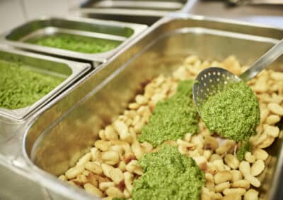 Dussmann situatives Shooting in der Großküche, Kantine, Unternehmensfotografie - Veganuary